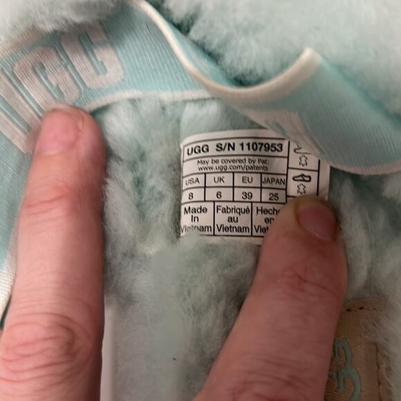 Ugg Mint Green Slippers Size 8 Excellent Condition - Picture 6 of 6